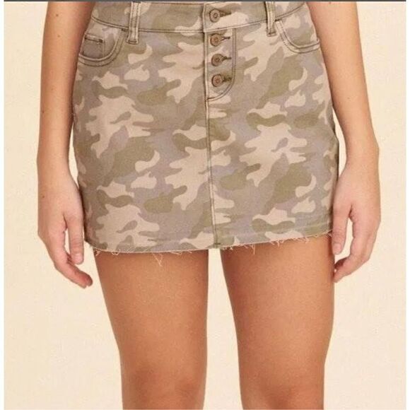 Hollister Buttonfly Camo 5 Pocket Mini, W 24. Y2K, Laguna Beach! - Picture 1 of 11